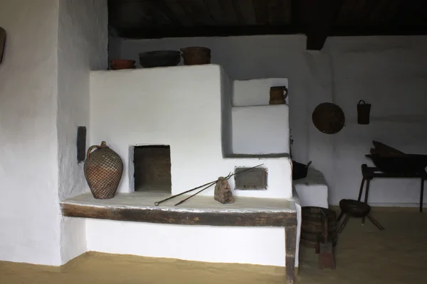 Antiguo horno conservado de la casa de Transilvania — Foto de Stock