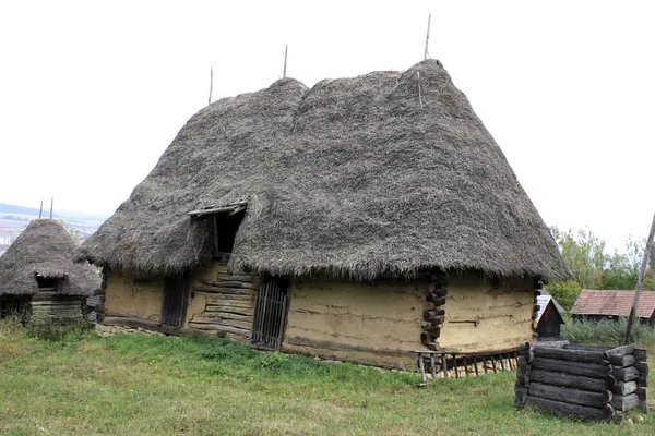 Светский дом из трансильванской деревни — стоковое фото