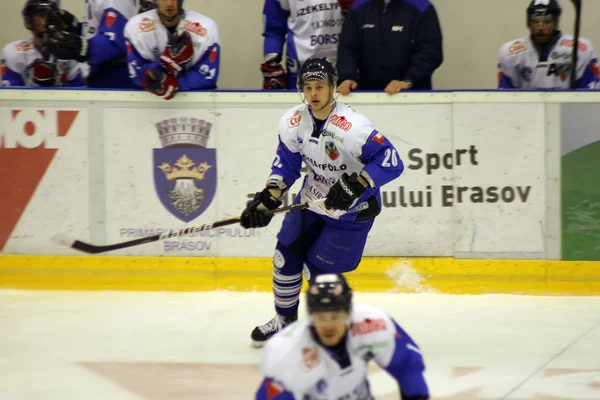 Escena de ataque con jugadores de hockey del equipo Miercurea-Ciuc — Foto de Stock