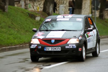 yakın sahneyi ile dacia logan brasov mitingde