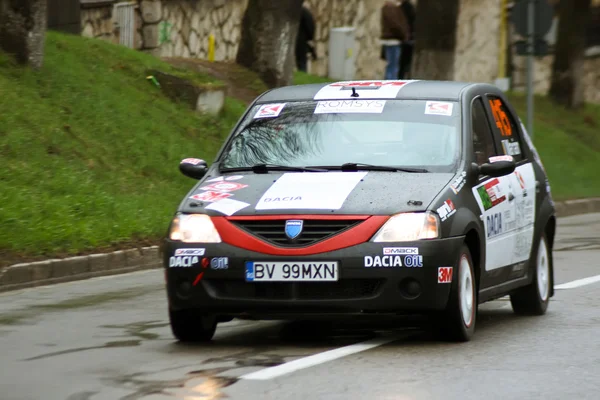 Nahaufnahme Szene mit dacia logan bei Brasov Rallye — Stockfoto