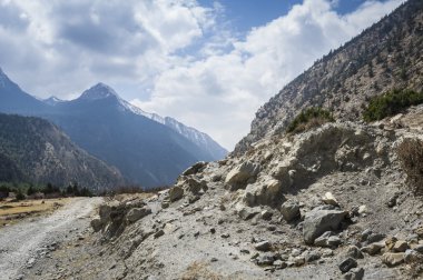 himalaya Dağları'nda yol