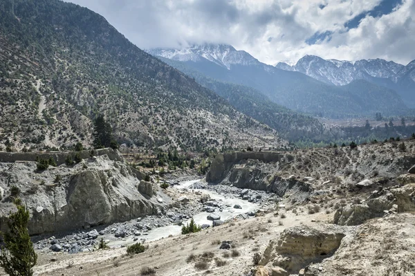 Гималайский горный ландшафт — стоковое фото
