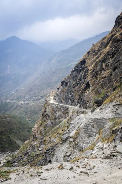 Camino en las montañas del Himalaya —  Fotos de Stock
