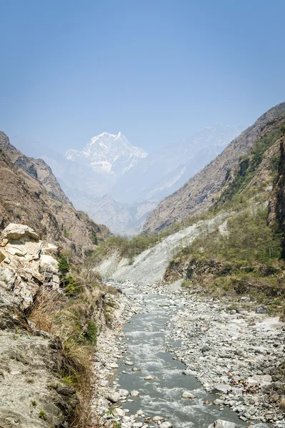 Himalaya bergen under hot — Stockfoto