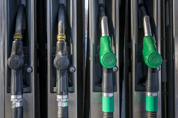 Bombas de gasolina no posto de gasolina — Fotografia de Stock