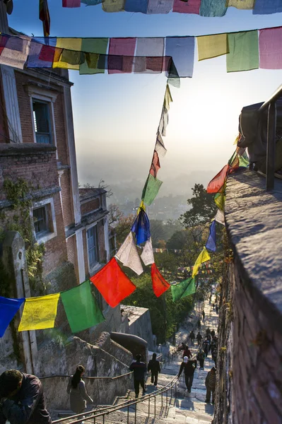 Лестница к храму Сваямбхунатх в Катманду — стоковое фото