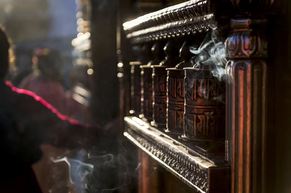 Rodas de oração no templo Swayambhunath em Kathmandu, Nepal — Fotografia de Stock