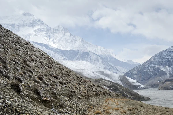 Зима в Гималаях — стоковое фото