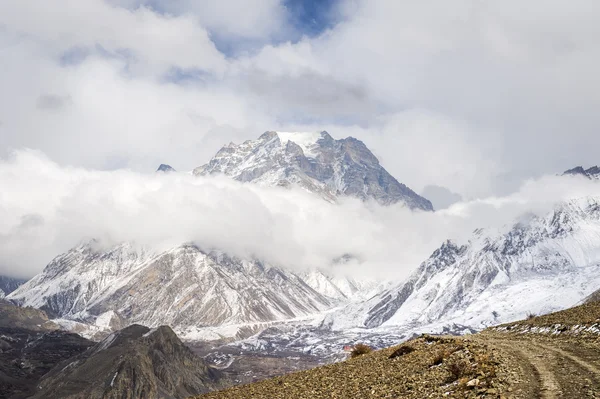 La cima de las montañas del Himalaya — Foto de Stock
