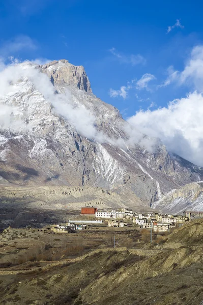 Malá vesnice v Himalájích — Stock fotografie