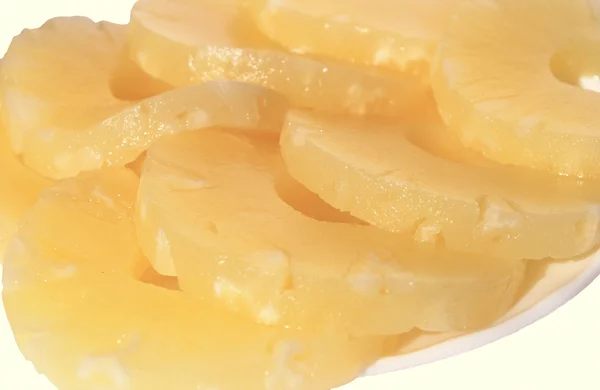 黄色の缶詰パイナップル リング、菜食主義の食糧 — ストック写真