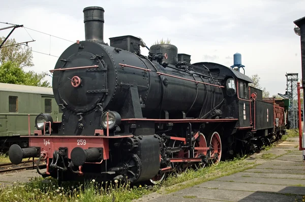 Stara lokomotywa w muzeum — Zdjęcie stockowe