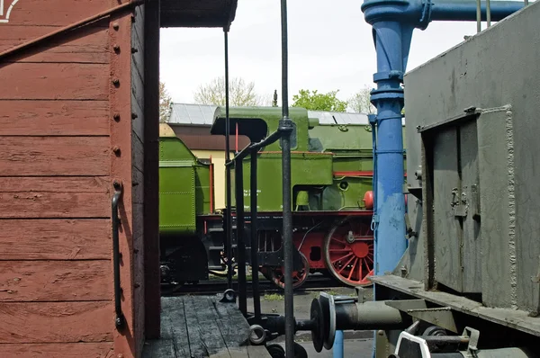 Vieille locomotive dans le musée — Photo