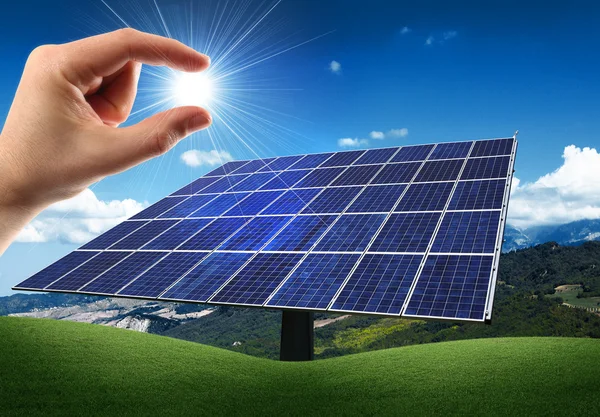 Panel fotovoltaico montado —  Fotos de Stock