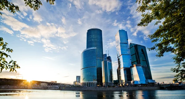 Moskou stad en de rivier lee. zon — Stockfoto
