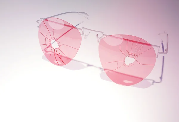 Złamane różowe okulary — Zdjęcie stockowe