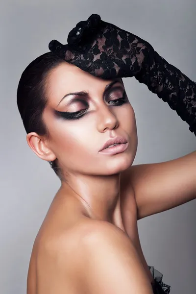 Close up retrato de mulher sexy com luva preta — Fotografia de Stock