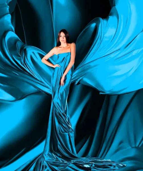 Femme en robe bleue — Photo