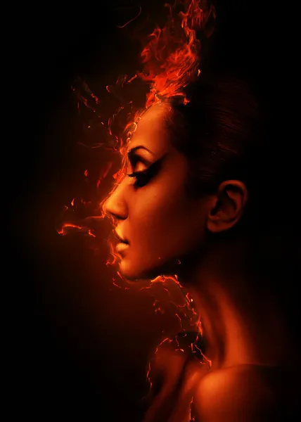 O perfil da cabeça da mulher em chamas — Fotografia de Stock