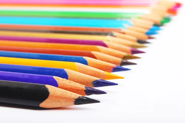 对齐的彩色铅笔 — 图库照片