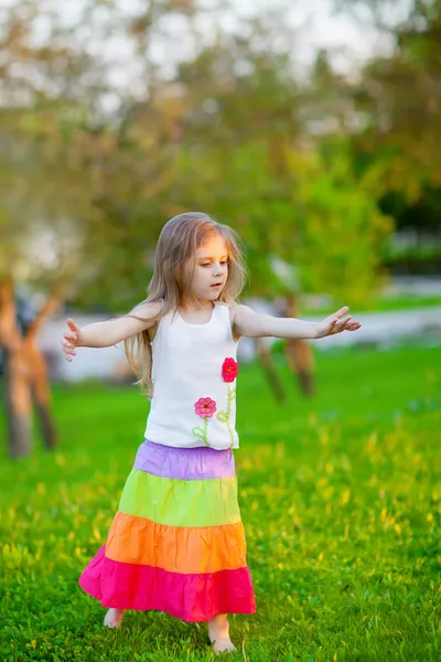 Little girl dancing in the park — Stock Photo, Image