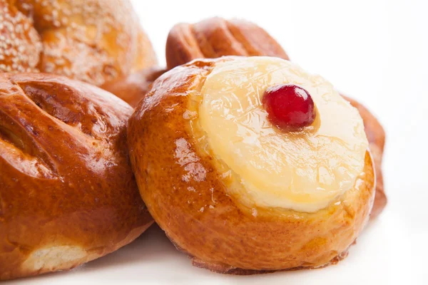 ananas ve üzüm ile tatlı buns