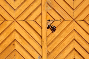 Sarı Ahşap evin kapısı