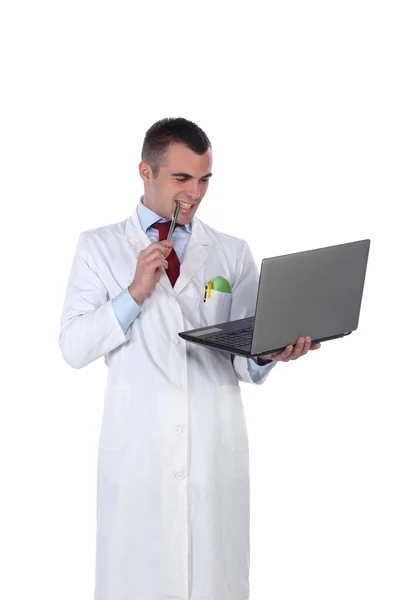 Mladý lékař drží notebook — Stock fotografie