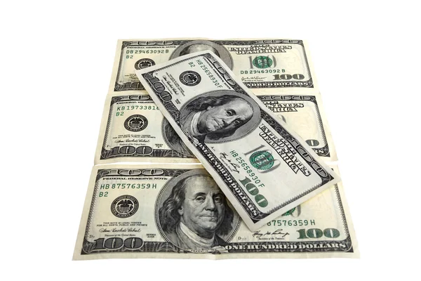 Beş yüz dolar faturaları beyaz zemin üzerine düzenlenmiştir — Stok fotoğraf