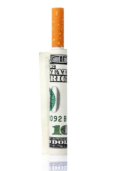 Стодоларової купюри і сигарети — стокове фото