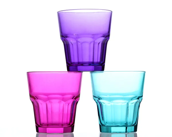 Три цветных стакана, как пирамида — стоковое фото