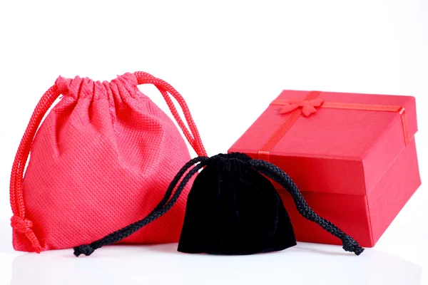 Caja de regalo y dos bolsas de regalo —  Fotos de Stock