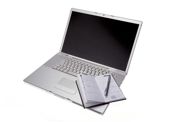 Srebrny laptop z kieszeni terminarz — Zdjęcie stockowe