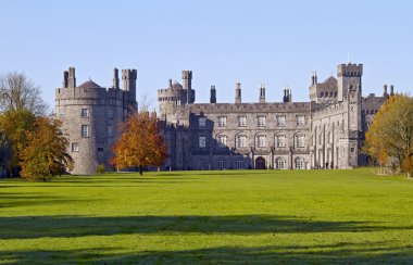 Kilkenny Castle and park clipart
