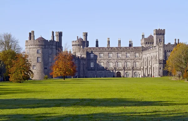 Kilkenny Schloss und Park Stockbild
