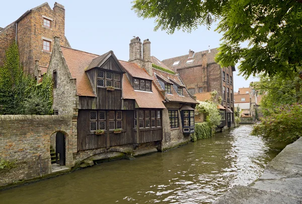Encantador centro histórico medieval em Brugge — Fotografia de Stock