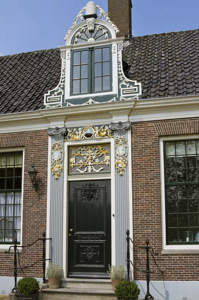 Oude stijl deur in zaanseschans — Stockfoto