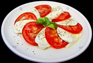 mozzarella di bufala ve domates salatası