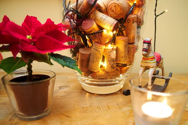 ワインのコルク栓とクリスマスの装飾 — ストック写真