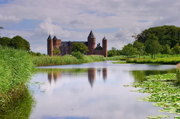 Старый голландский замок в Домбурге, Голландия — стоковое фото