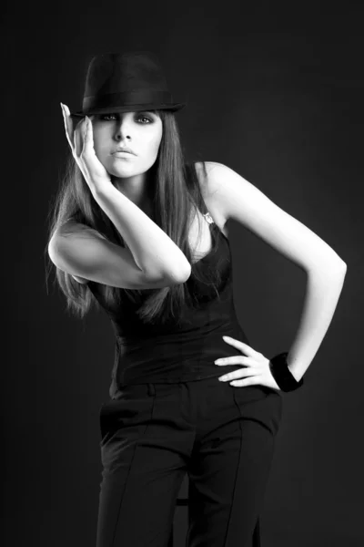 Девушка из Ретро Мафии в шляпе — стоковое фото