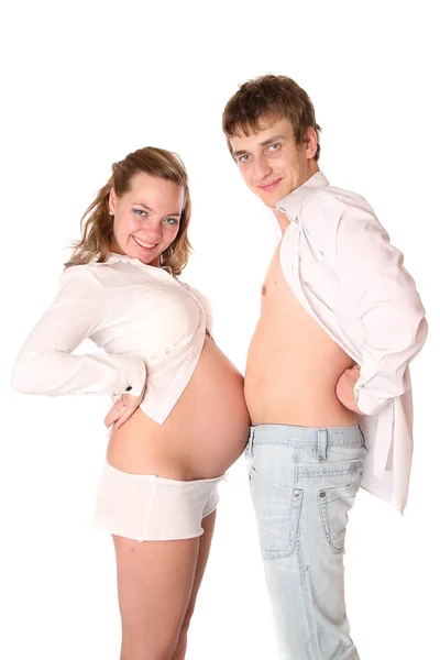 Молодая супружеская пара ждет ребенка — стоковое фото