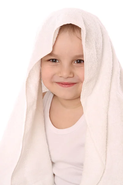 Kind op handdoek lacht — Stockfoto