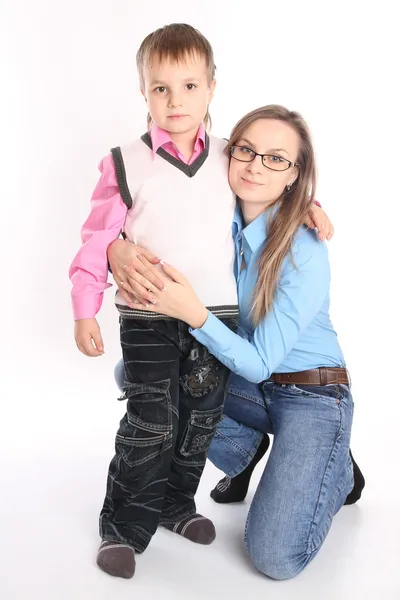 Madre abbracciare suo figlio — Foto Stock