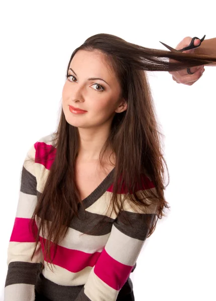 女人正在梳理她的头发 — 图库照片