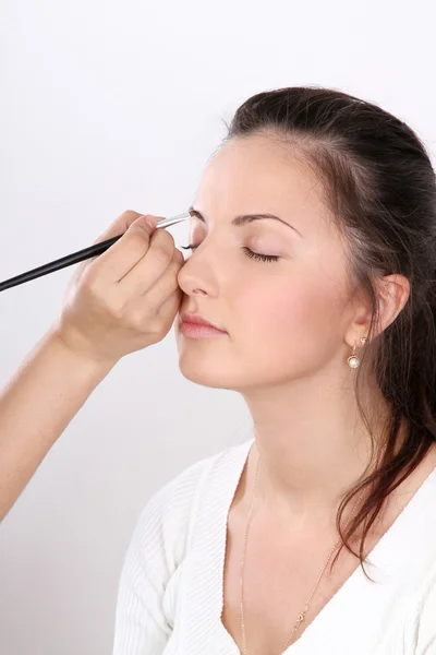 Make-up artist applicare il modello di trucco — Foto Stock