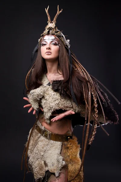 Портрет женщины-викинга — стоковое фото