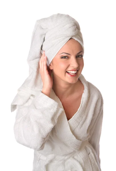 Mulher de roupão de banho está sorrindo — Fotografia de Stock