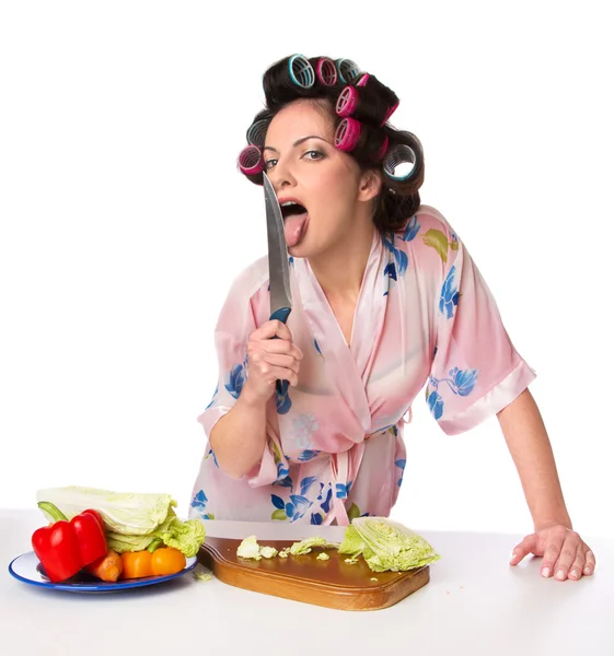 Donna leccare un coltello — Foto Stock
